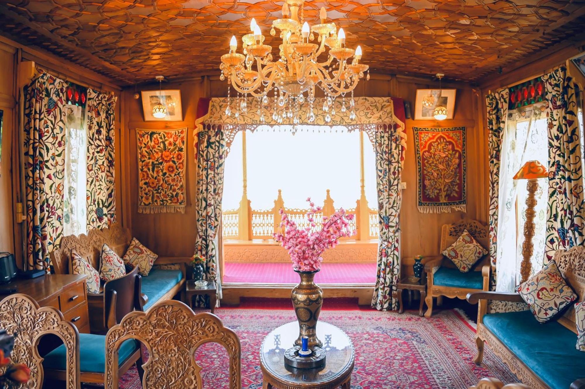 Отель Golden Flower Heritage Houseboat Nagin Bagh Экстерьер фото