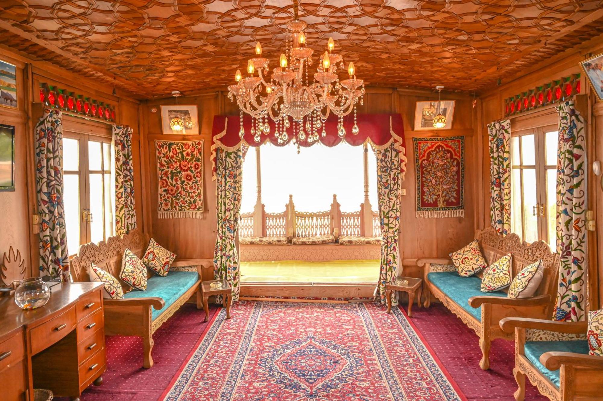 Отель Golden Flower Heritage Houseboat Nagin Bagh Экстерьер фото